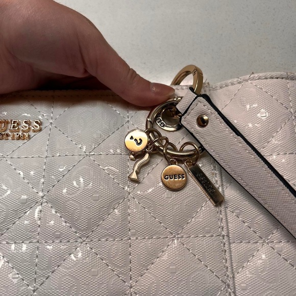 GUESS handbag🥂 - Picture 3 of 5